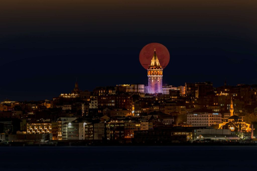 tabloluk galata kulesi gece manzarası resmi